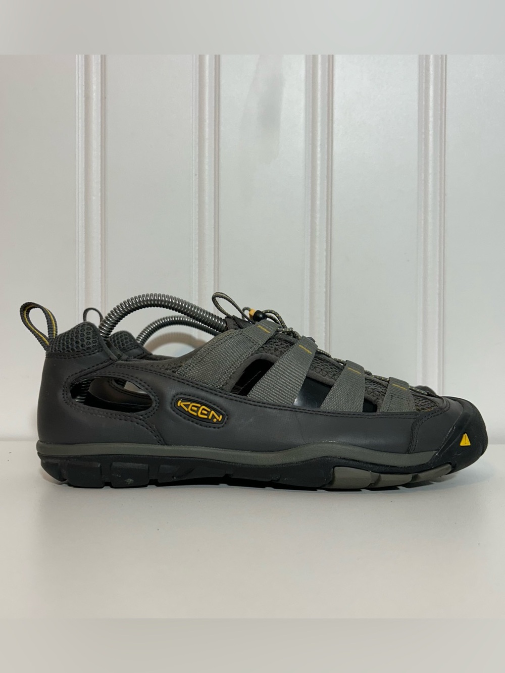 KEEN commuter 4 black Men's Dark Gray Outdoor Sandal with Yellow Accent
